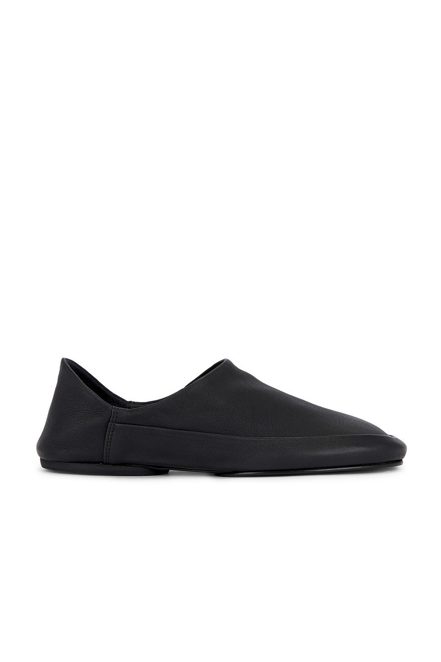 Jude Floor Slipper in Black leather flat loafer
